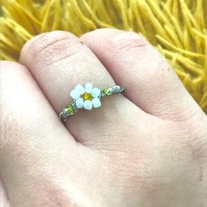 Pretty daisy wire wring